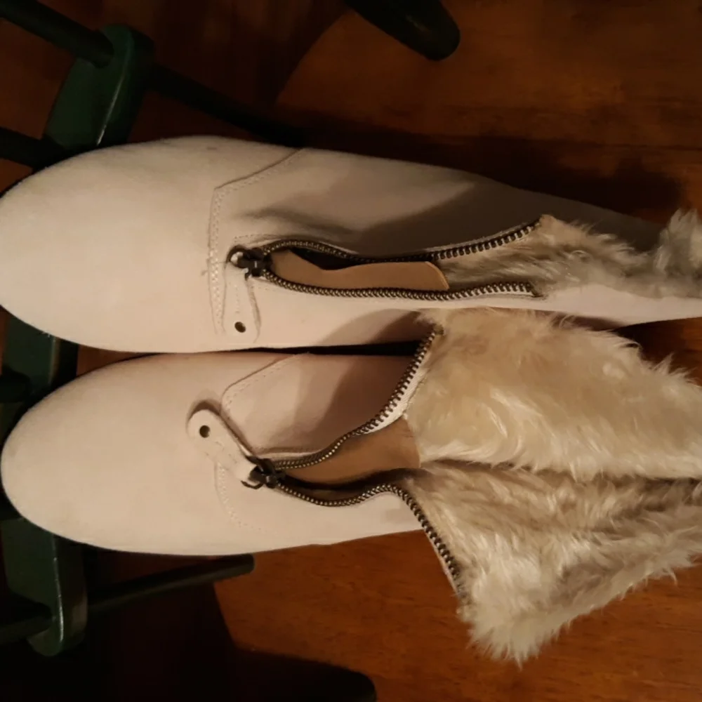 Boots - Picture 5 of 6